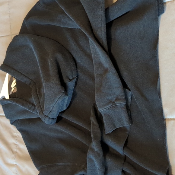 Cut off sweatshirt. Great condition. - Picture 4 of 4